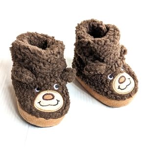 OUTDOOR KIDS brown Sherpa bear face slippers size 18-24 months